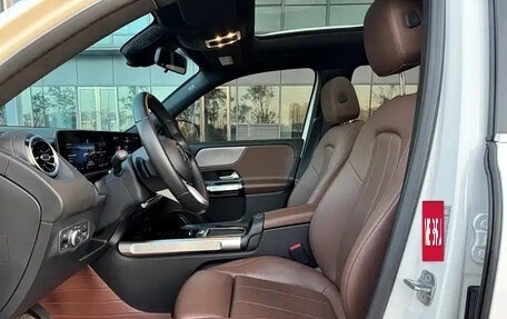 Mercedes-Benz GLB, 2023 год, 2 075 000 рублей, 10 фотография