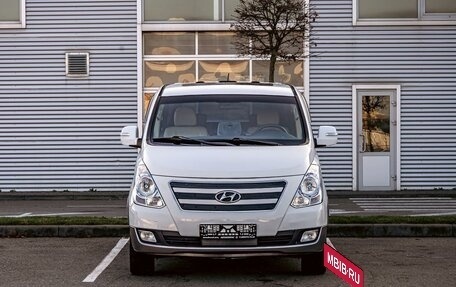 Hyundai Grand Starex Grand Starex I рестайлинг 2, 2018 год, 2 255 000 рублей, 2 фотография