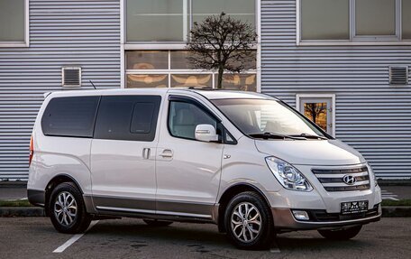 Hyundai Grand Starex Grand Starex I рестайлинг 2, 2018 год, 2 255 000 рублей, 3 фотография