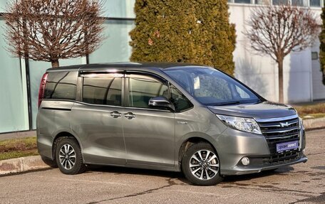 Toyota Noah III, 2015 год, 1 730 000 рублей, 3 фотография