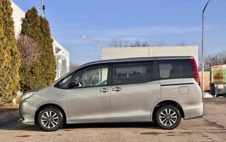 Toyota Noah III, 2015 год, 1 730 000 рублей, 8 фотография