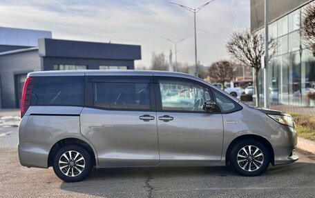Toyota Noah III, 2015 год, 1 730 000 рублей, 7 фотография