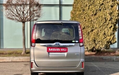 Toyota Noah III, 2015 год, 1 730 000 рублей, 6 фотография