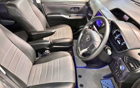 Toyota Noah III, 2015 год, 1 730 000 рублей, 24 фотография