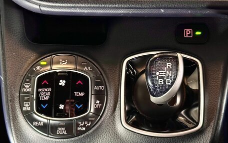 Toyota Noah III, 2015 год, 1 730 000 рублей, 27 фотография