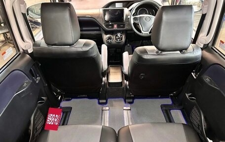 Toyota Noah III, 2015 год, 1 730 000 рублей, 16 фотография