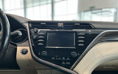 Toyota Camry, 2018 год, 2 299 000 рублей, 19 фотография