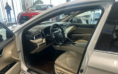 Toyota Camry, 2018 год, 2 299 000 рублей, 20 фотография