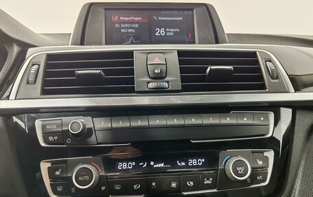 BMW 3 серия, 2018 год, 1 899 000 рублей, 15 фотография