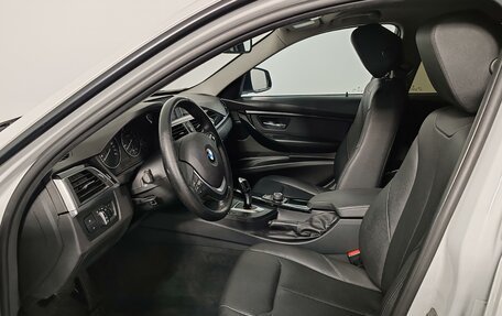 BMW 3 серия, 2018 год, 1 899 000 рублей, 16 фотография