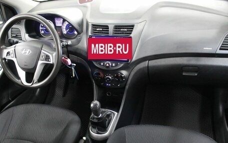 Hyundai Solaris II рестайлинг, 2012 год, 820 000 рублей, 16 фотография