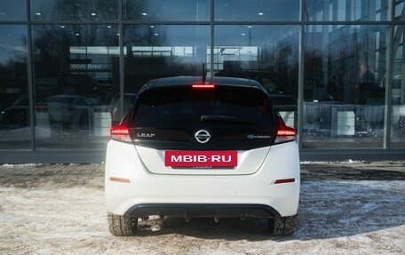 Nissan Leaf II, 2018 год, 1 650 000 рублей, 4 фотография