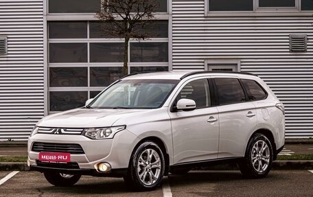 Mitsubishi Outlander III рестайлинг 3, 2014 год, 1 195 000 рублей, 1 фотография