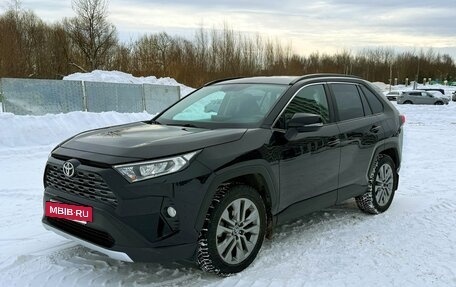 Toyota RAV4, 2021 год, 3 710 000 рублей, 2 фотография