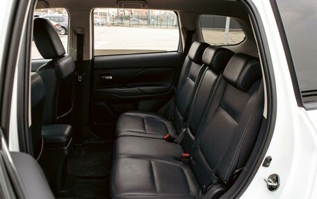 Mitsubishi Outlander III рестайлинг 3, 2014 год, 1 195 000 рублей, 15 фотография