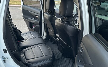 Mitsubishi Outlander III рестайлинг 3, 2019 год, 2 200 000 рублей, 10 фотография