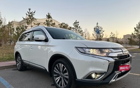 Mitsubishi Outlander III рестайлинг 3, 2019 год, 2 200 000 рублей, 3 фотография