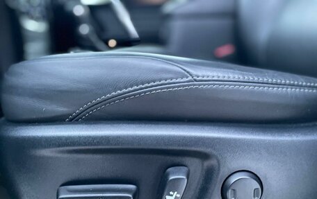 Toyota Land Cruiser Prado 150 рестайлинг 2, 2019 год, 5 500 000 рублей, 13 фотография