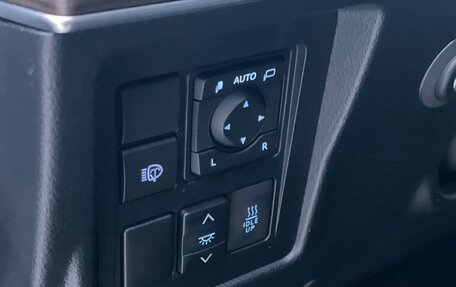 Toyota Land Cruiser Prado 150 рестайлинг 2, 2019 год, 5 500 000 рублей, 9 фотография