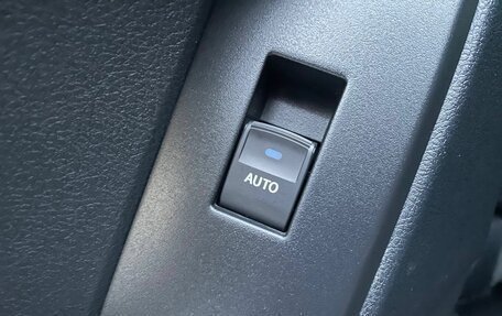 Toyota Land Cruiser Prado 150 рестайлинг 2, 2019 год, 5 500 000 рублей, 26 фотография