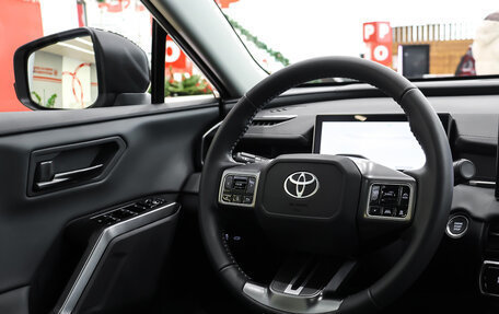 Toyota RAV4, 2025 год, 17 фотография