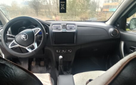 Renault Logan II, 2018 год, 700 000 рублей, 10 фотография