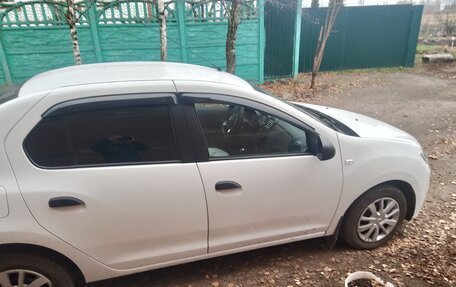 Renault Logan II, 2018 год, 700 000 рублей, 7 фотография