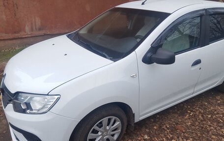 Renault Logan II, 2018 год, 700 000 рублей, 4 фотография