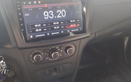 Renault Logan II, 2018 год, 700 000 рублей, 11 фотография