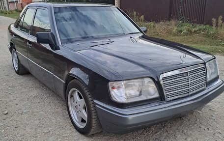 Mercedes-Benz E-Класс, 1994 год, 570 000 рублей, 1 фотография