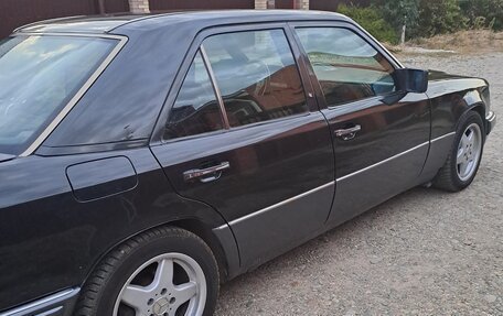 Mercedes-Benz E-Класс, 1994 год, 570 000 рублей, 12 фотография