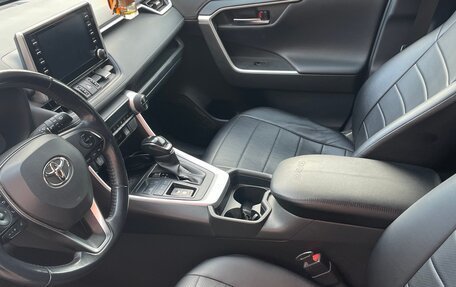 Toyota RAV4, 2020 год, 2 680 000 рублей, 10 фотография