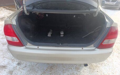 Mazda 323, 2000 год, 300 000 рублей, 7 фотография