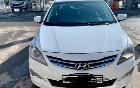 Hyundai Solaris II рестайлинг, 2015 год, 650 000 рублей, 1 фотография