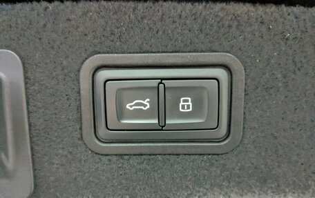 Audi A8, 2018 год, 4 150 000 рублей, 4 фотография