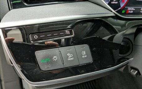 Audi A8, 2018 год, 4 150 000 рублей, 15 фотография