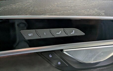 Audi A8, 2018 год, 4 150 000 рублей, 24 фотография