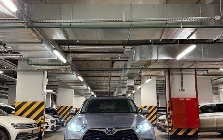 Toyota Highlander, 2021 год, 4 200 000 рублей, 3 фотография