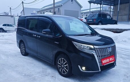 Toyota Esquire I, 2018 год, 2 250 000 рублей, 2 фотография