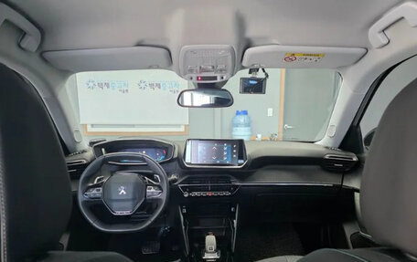 Peugeot 2008 II, 2022 год, 1 470 000 рублей, 2 фотография