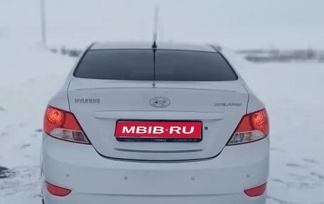 Hyundai Solaris II рестайлинг, 2013 год, 860 000 рублей, 1 фотография