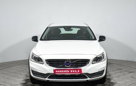 Volvo V60 Cross Country II, 2018 год, 2 200 000 рублей, 2 фотография