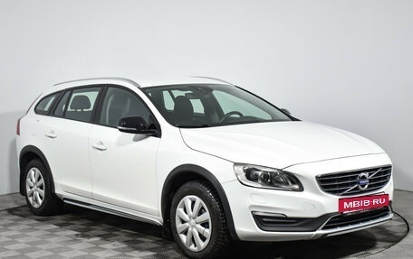 Volvo V60 Cross Country II, 2018 год, 2 200 000 рублей, 3 фотография
