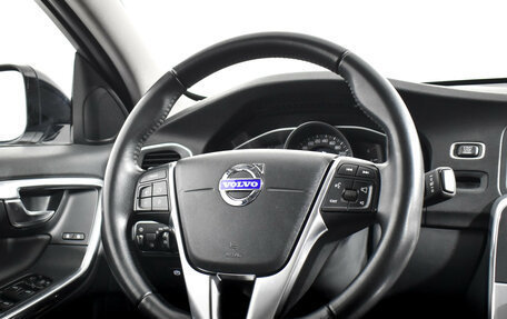 Volvo V60 Cross Country II, 2018 год, 2 200 000 рублей, 14 фотография