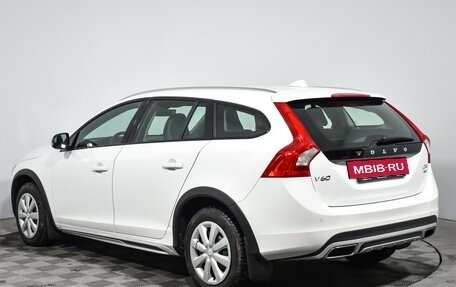 Volvo V60 Cross Country II, 2018 год, 2 200 000 рублей, 7 фотография