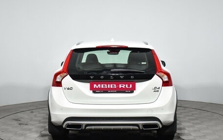 Volvo V60 Cross Country II, 2018 год, 2 200 000 рублей, 6 фотография