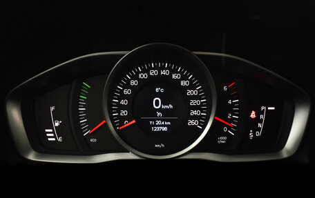 Volvo V60 Cross Country II, 2018 год, 2 200 000 рублей, 19 фотография