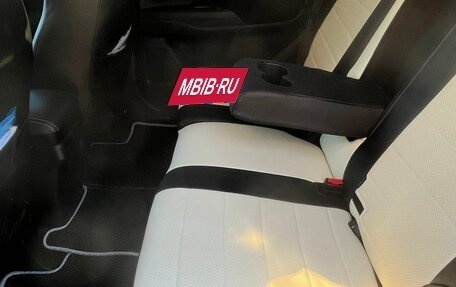 Mitsubishi Outlander III рестайлинг 3, 2021 год, 2 500 000 рублей, 12 фотография