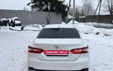 Toyota Camry, 2021 год, 2 600 000 рублей, 3 фотография