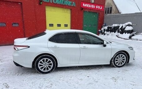 Toyota Camry, 2021 год, 2 600 000 рублей, 4 фотография